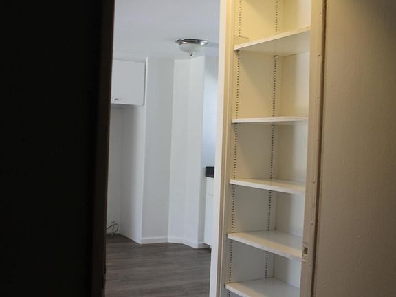 5th image of 728 S McDowell Blvd