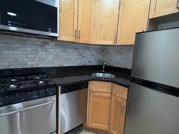 359 East 19th Street image 7 of 20