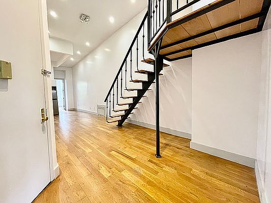 4th image of 231 Jefferson St #3W