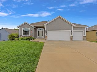 7904 N Walrond Ave, Kansas City, MO 64119