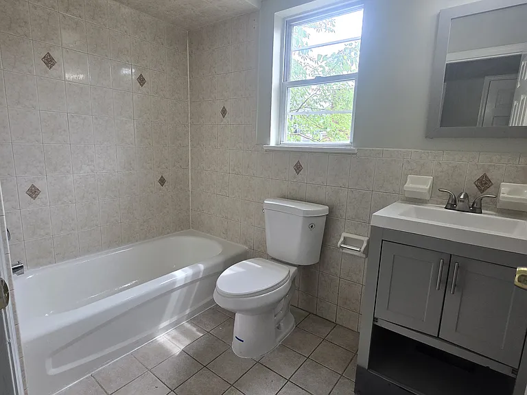 961 Bergen St #G2 — Photo 5