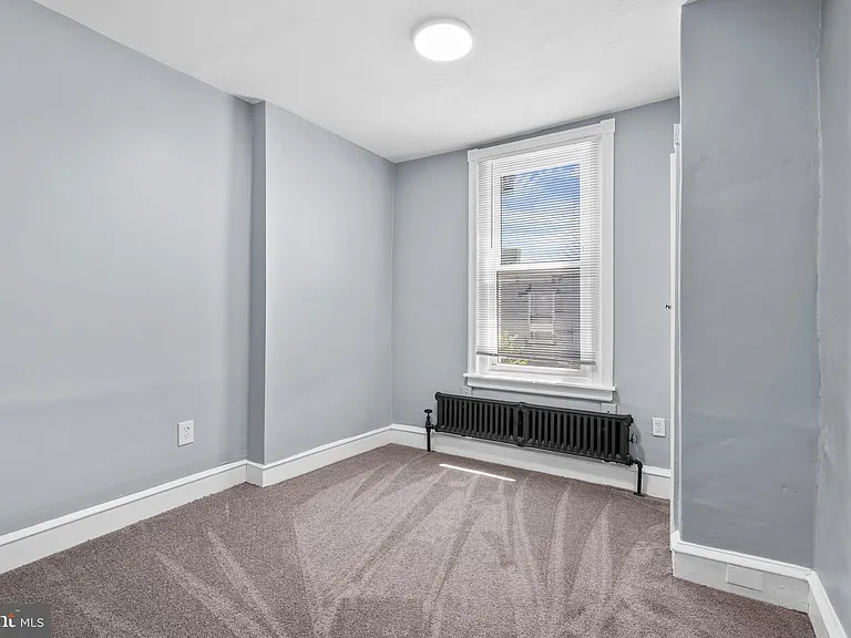950 E Russell St — Photo 16