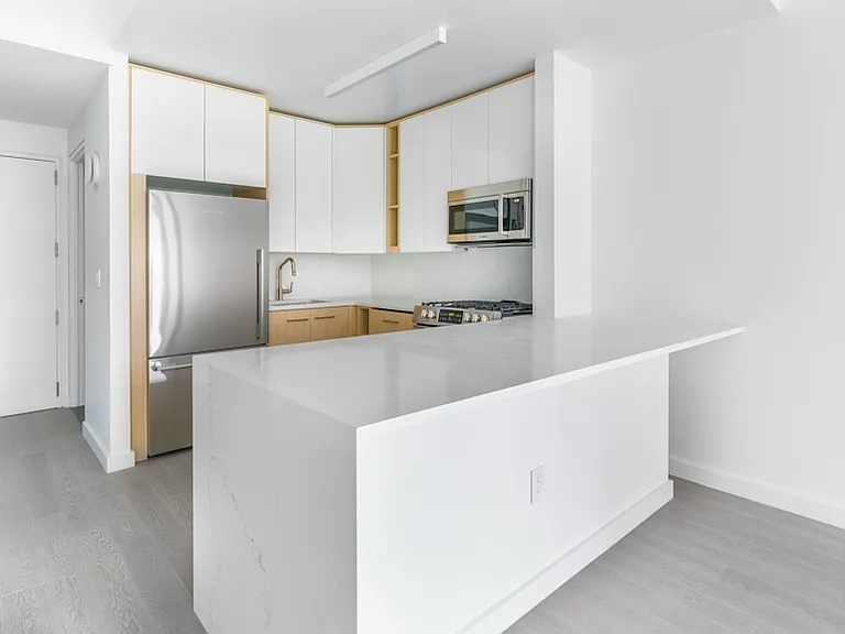 101 W End Ave #9N — Photo 3