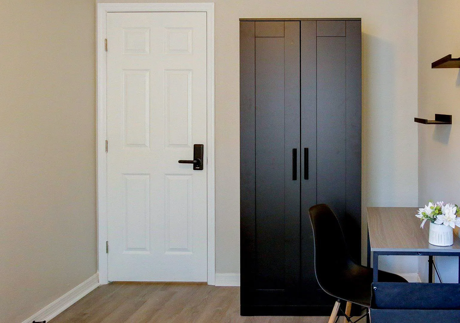 4 bed, 2.0 bath, 1700 sqft, $940 — Photo 3
