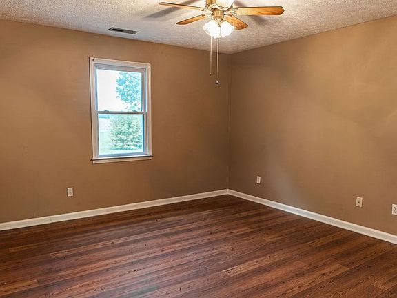 4th image of 2065 Girkin Rd