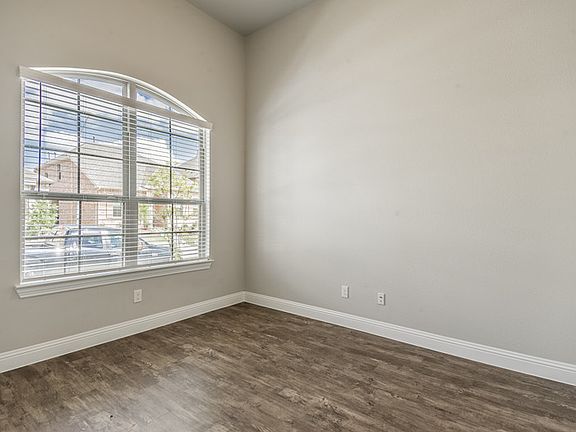 4th image of 17565 Sequoia Dr