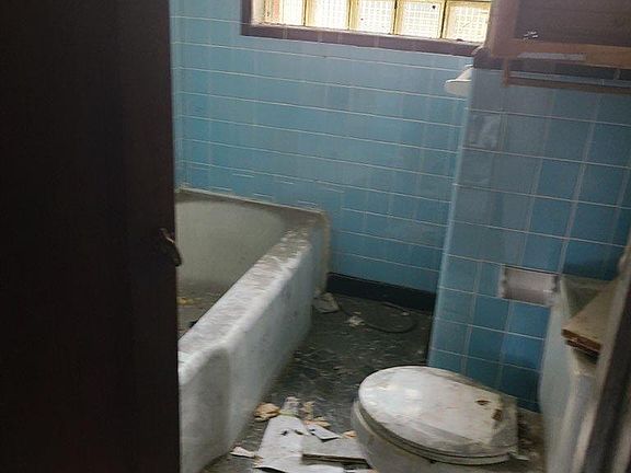 4th image of 6171 Laura Ave