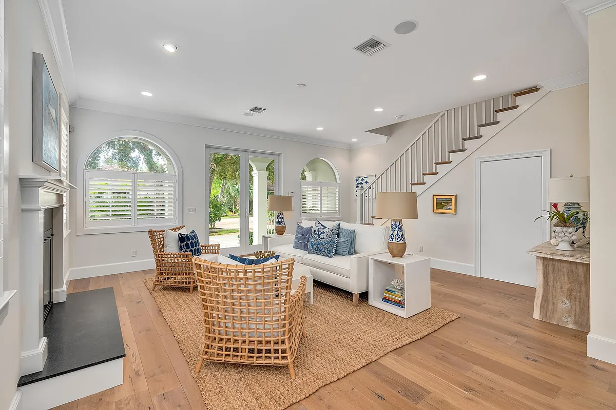 Building Photo - 725 Pirate Cove Ln
