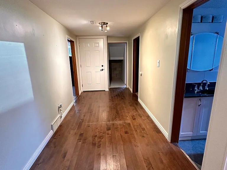404 Trent St W — Photo 16