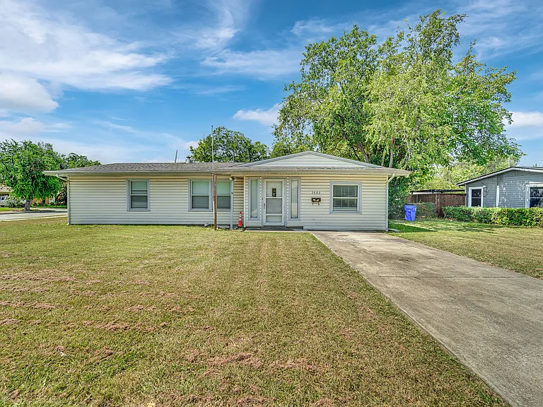 2682 Wasina Dr — Photo 1