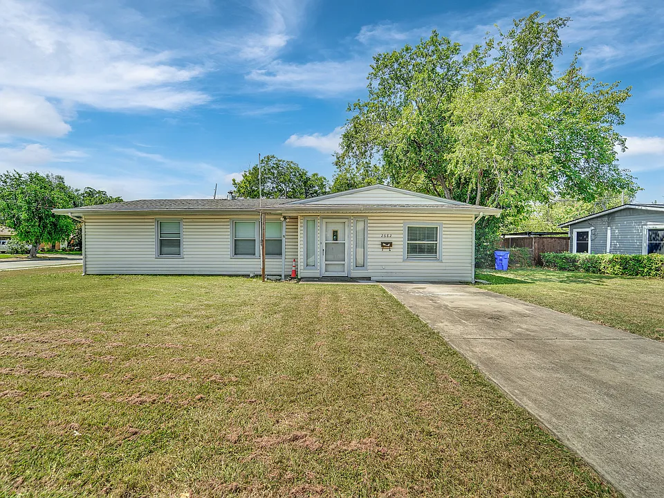 2682 Wasina Dr