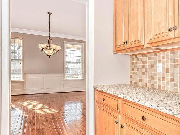 5th image of 139 Tuscany Dr