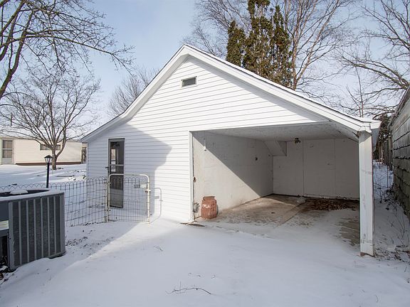 3rd image of 757 Richmond St
