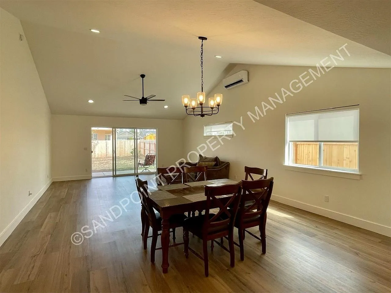 3 bed, 1876 sqft, $2,600 — Photo 3