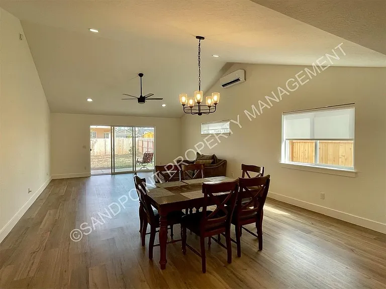 280 Jasper Loop — Photo 3