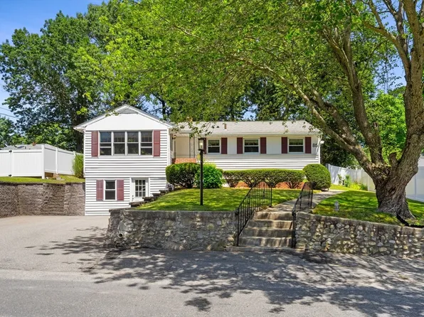 85 Hazel St, Methuen, MA 01844