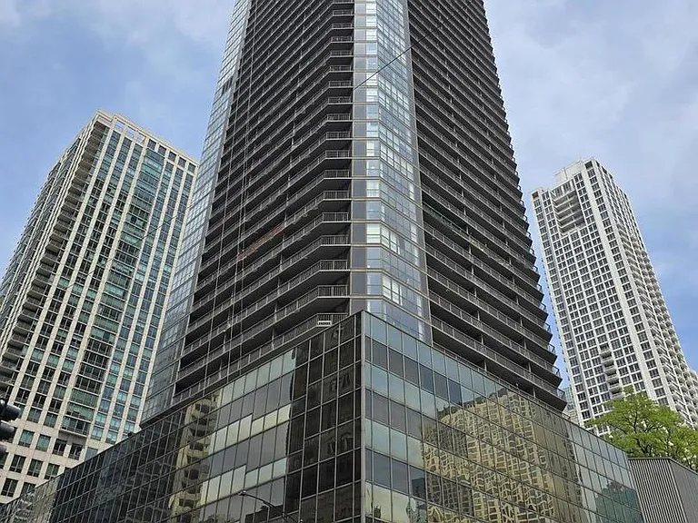 10 E Ontario St #2104 — Photo 1