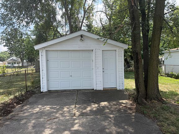 3rd image of 8144 Orchard Ave