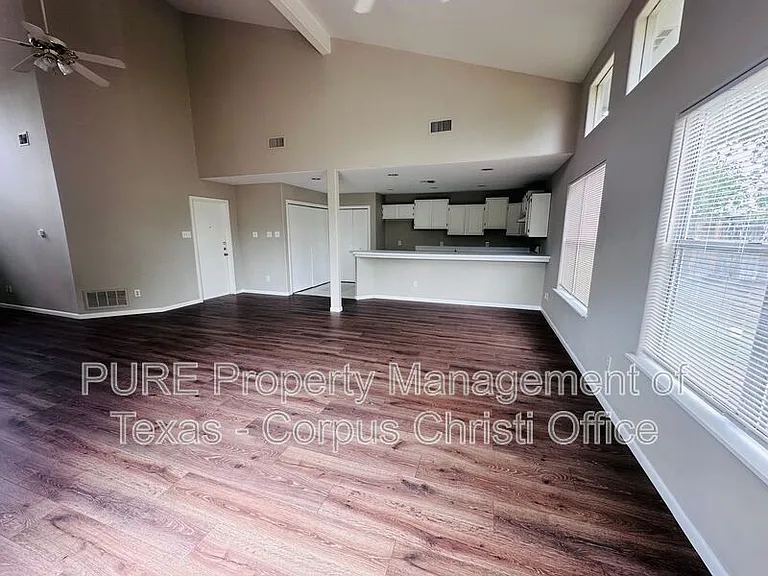4006 Panama Dr — Photo 3