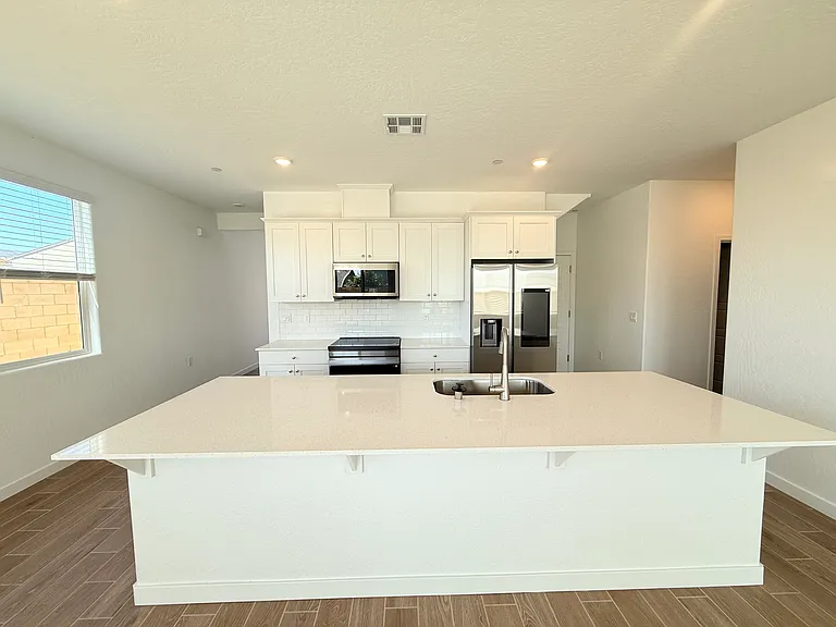 2287 N Preuss Ave — Photo 7