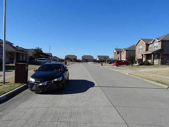 4th image of 1407 Yosemite Dr