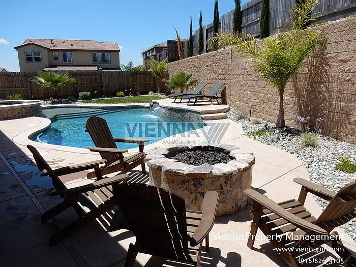 5635 Saratoga Cir — Photo 30