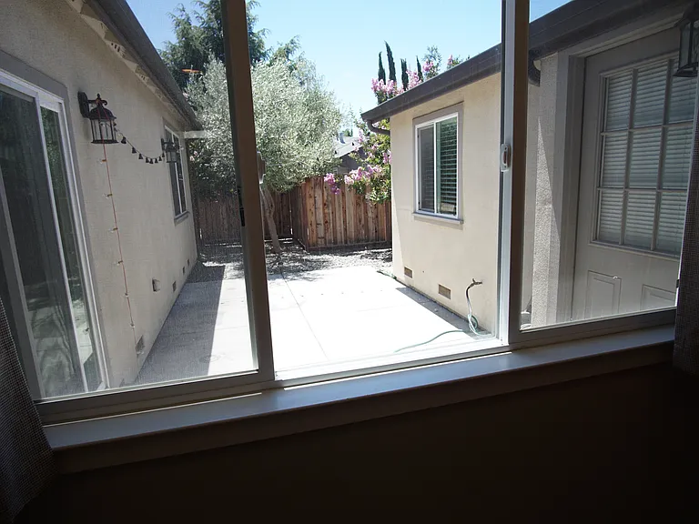 2498 Amaryl Dr — Photo 21