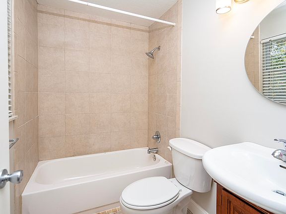 5th image of 61 Catalina Cir
