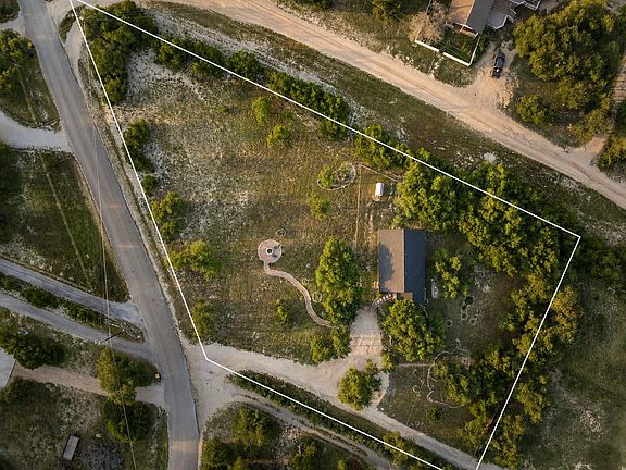 4th image of 1816 Spring Valley Dr
