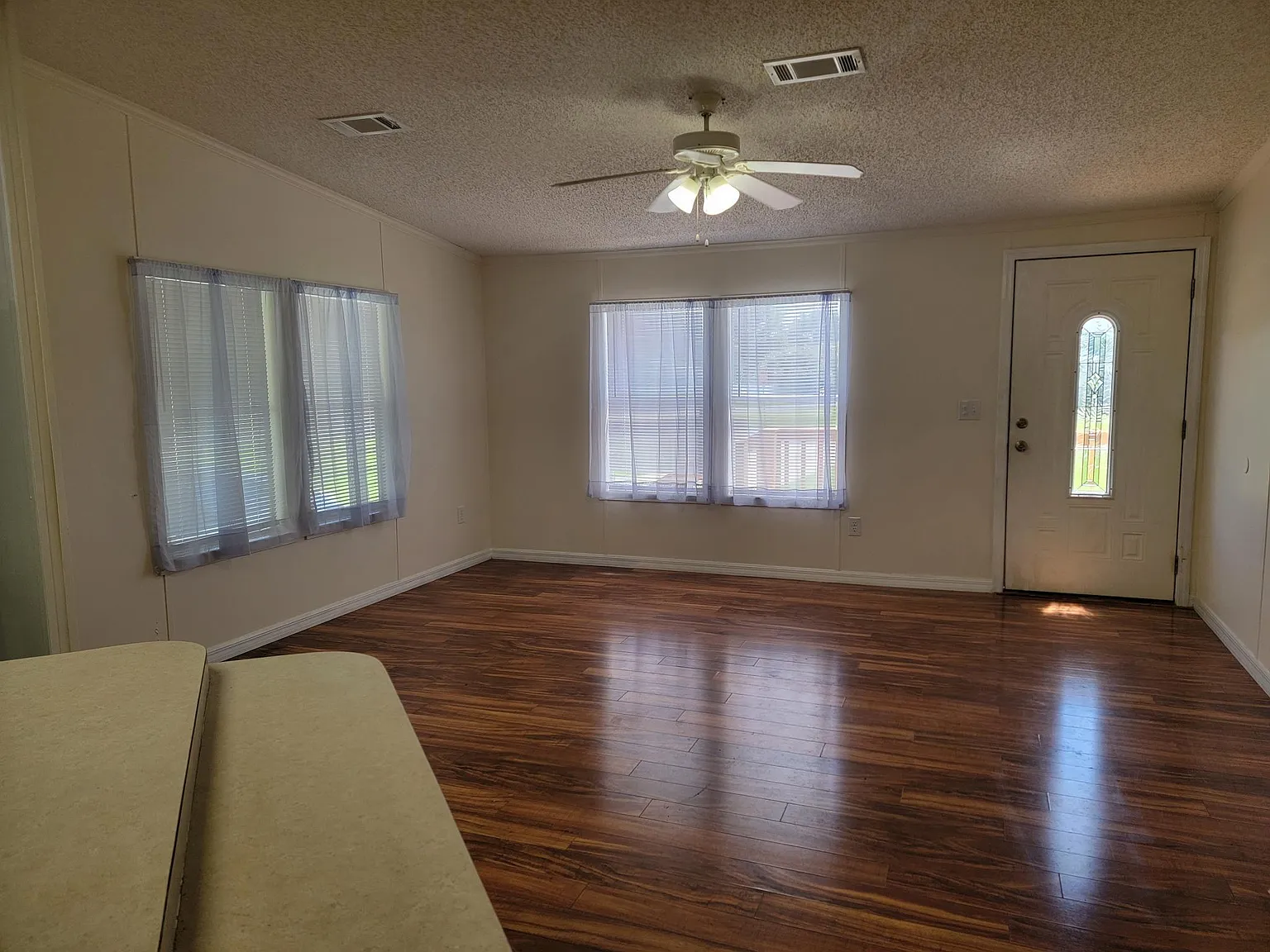 2 bed, 1008 sqft, $1,350 — Photo 2