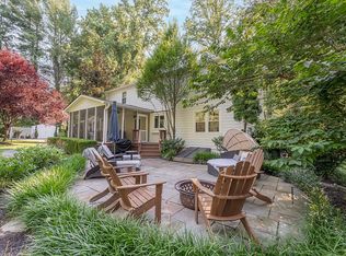 726 Forest Park Rd, Great Falls, VA 22066