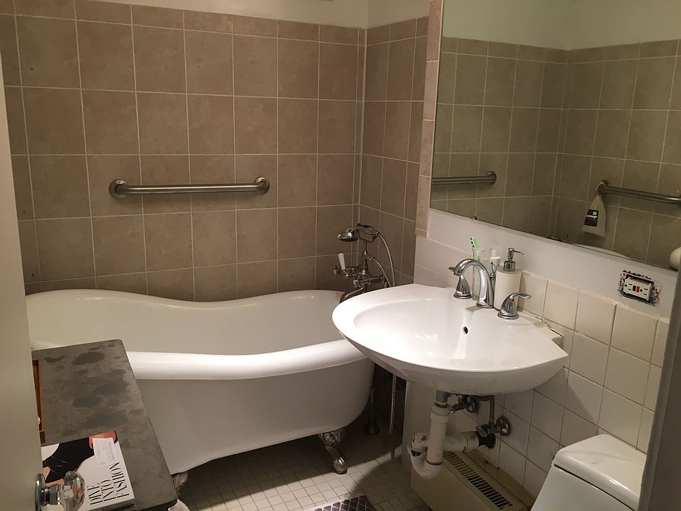 Claw foot slipper tub