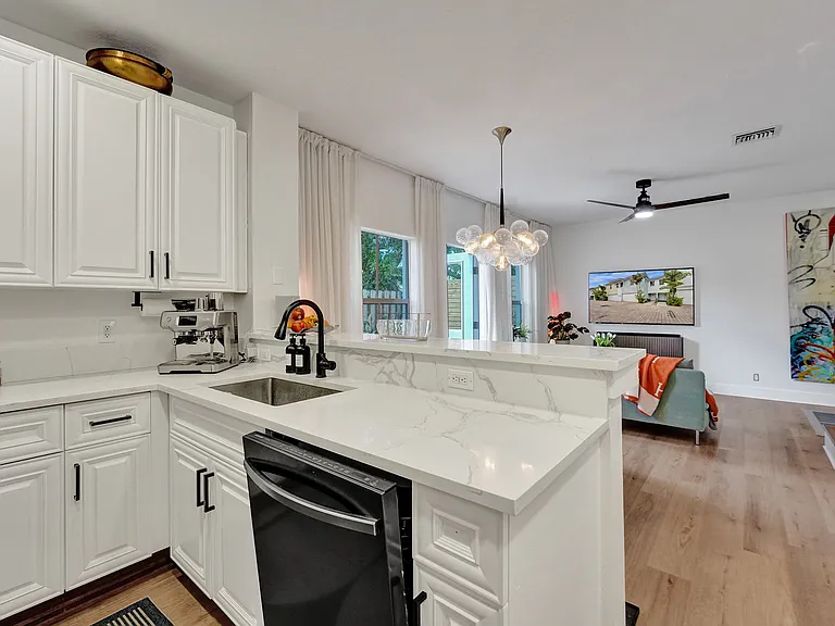 424 NE 1st Ave — Photo 14
