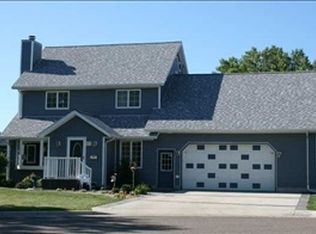 611 Adobe Cir, Marshall, MN 56258