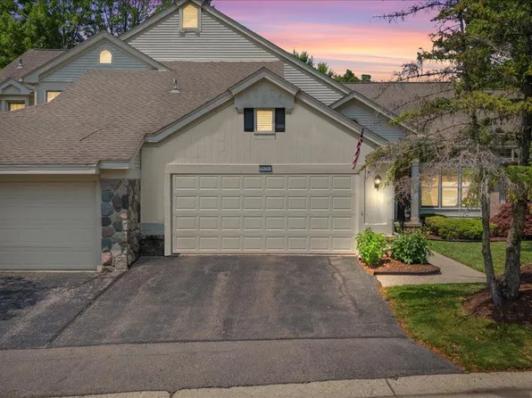 7570 Danbury Cir, West Bloomfield, MI 48322