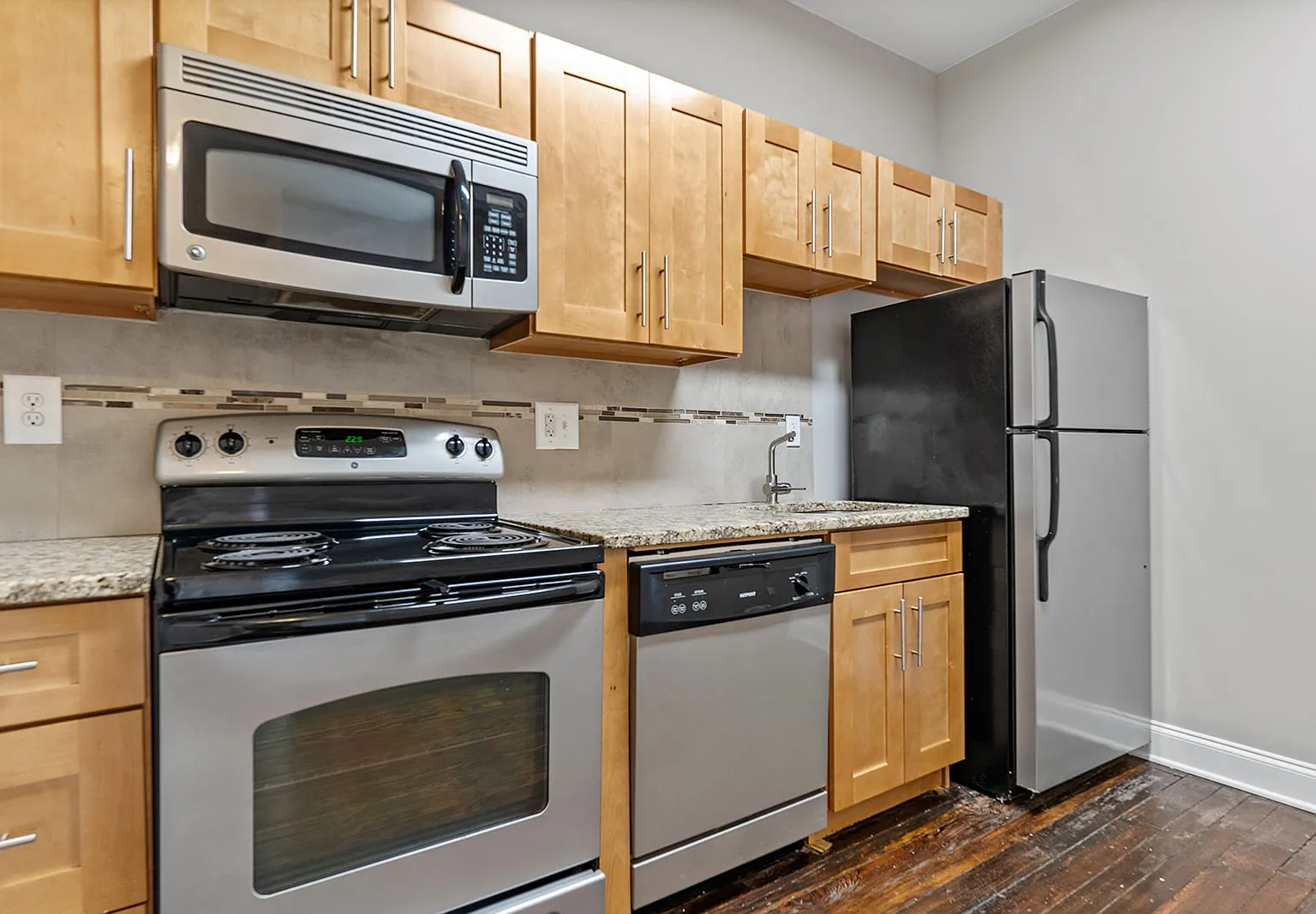2 bed, $1,595 — Photo 1