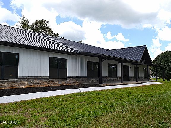 4th image of 940 Thorngrove Pike