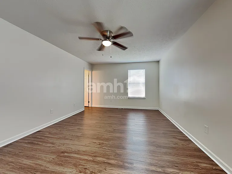 371 Derby Ct — Photo 8