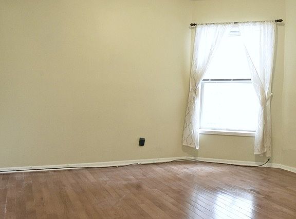 5th image of 4711 N Winthrop Ave APT 3N