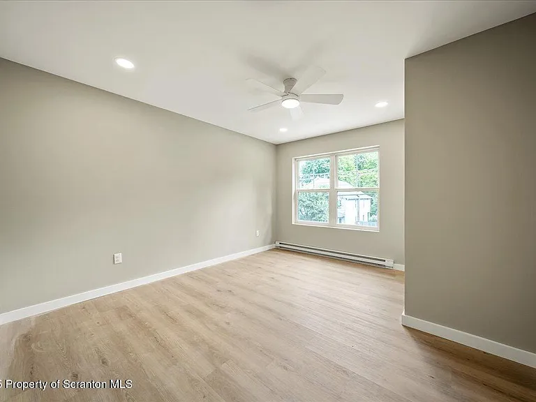 820-822 Delaware St — Photo 24