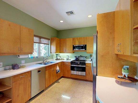 4th image of 5835 Pine Tree Dr