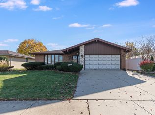 5633 W 100th Pl, Oak Lawn, IL