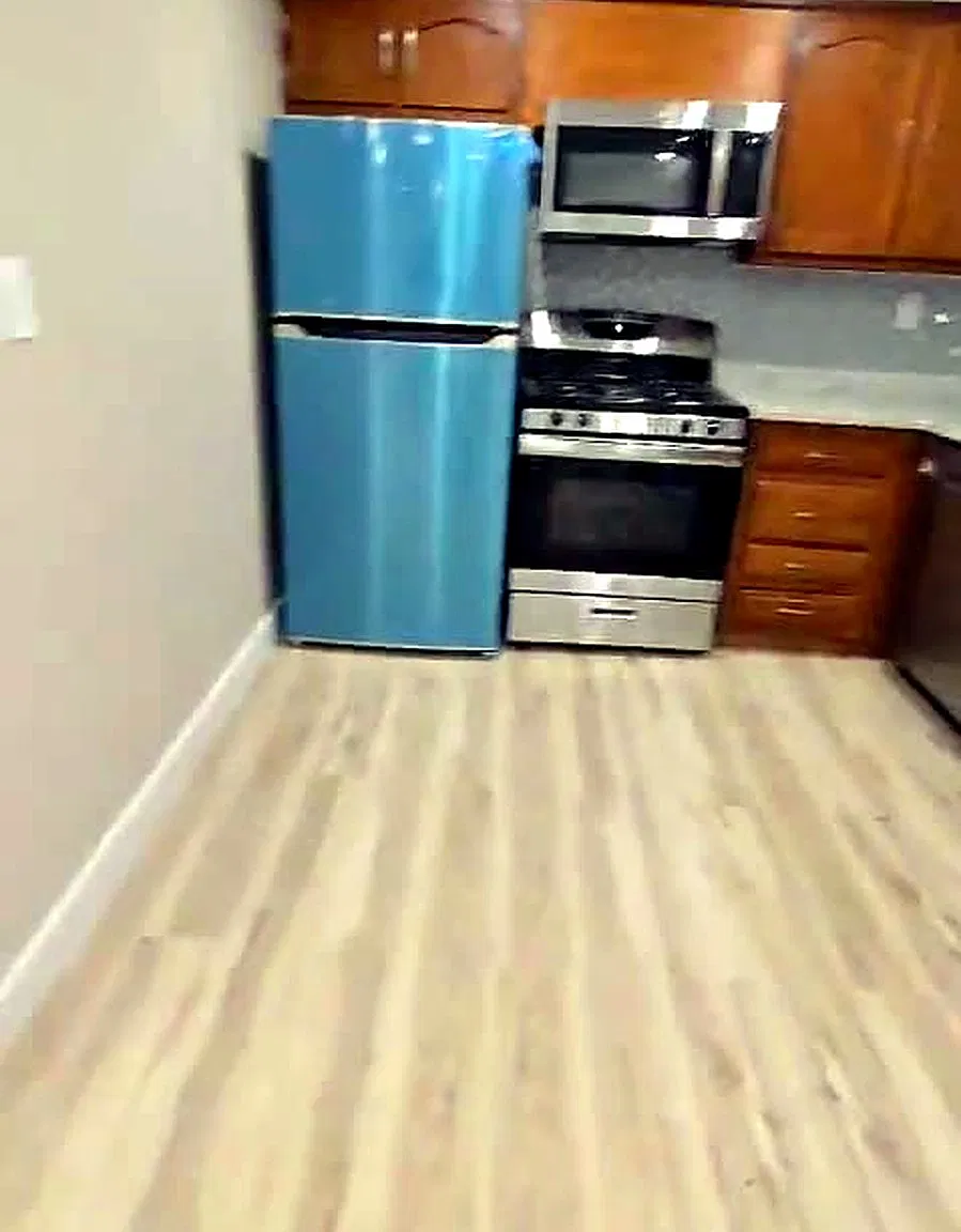3 bed, 1100 sqft, $3,100 — Photo 2