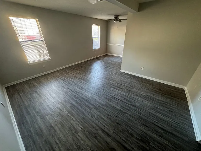 110 Chalet North Ct — Photo 3