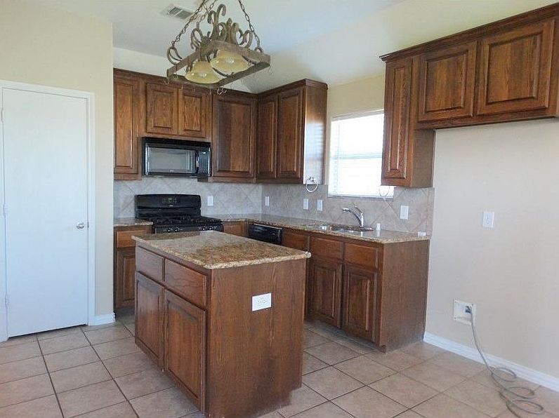 1st image of 2803 Arabian Ln