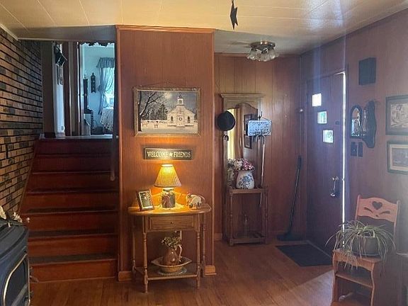 4th image of 8 Regina Ln