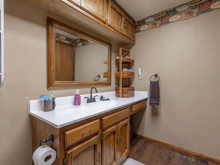 630 Holmes Ln — Photo 4