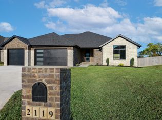 2119 S Lexus Ave, Springfield, MO 65807