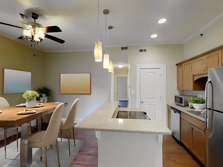 1015 E Broadway #203 — Photo 7