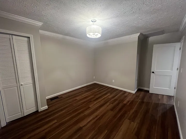 4901 Woodsend Rd — Photo 22